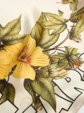 Blommig sidenbandana, krämfärgad