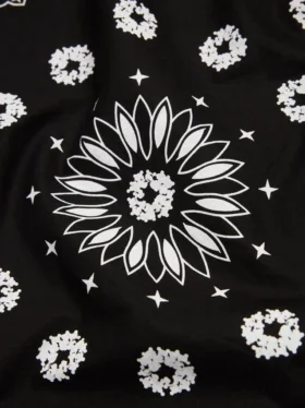 Cotton Wreath Bandana i bomull med kransmönster och paisleymönster, svart