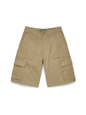 Säsongens cargoshorts i beige