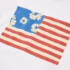 T-shirt med krans och flagga, vit